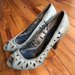 Guess Pale Green Peep Toe 4 Inch Heels, Size 7.5